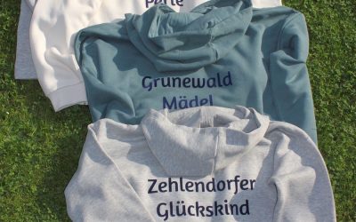 Kuschelige Jubiläums-Hoodies mit coolen Sprüchen