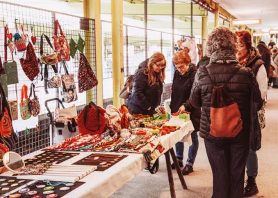 Impressionen vom Kunstmarkt »Kunst am Gleis« 2023